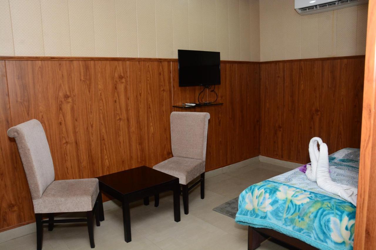 Krazy Hotel Haldwāni エクステリア 写真