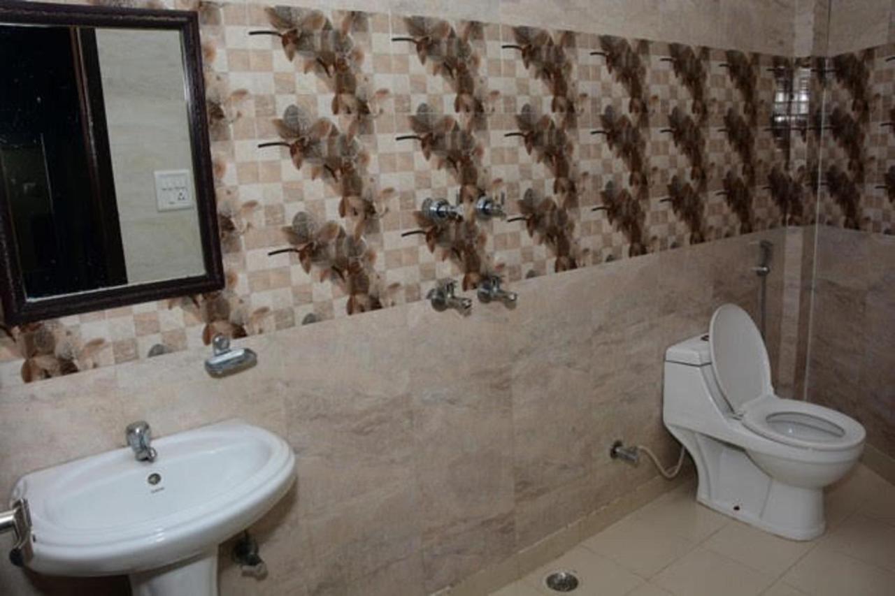 Krazy Hotel Haldwāni エクステリア 写真