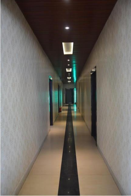 Krazy Hotel Haldwāni エクステリア 写真