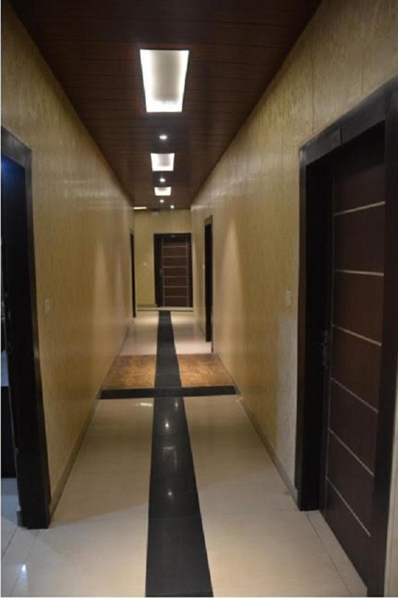 Krazy Hotel Haldwāni エクステリア 写真