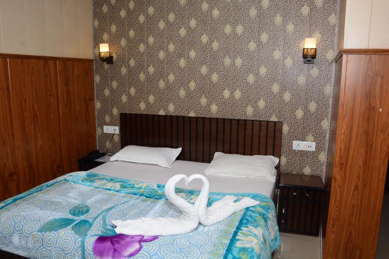 Krazy Hotel Haldwāni エクステリア 写真