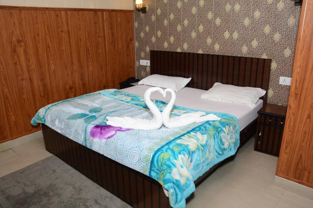 Krazy Hotel Haldwāni エクステリア 写真