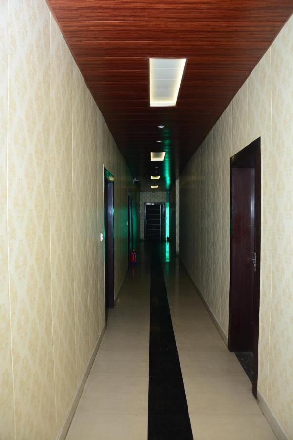 Krazy Hotel Haldwāni エクステリア 写真