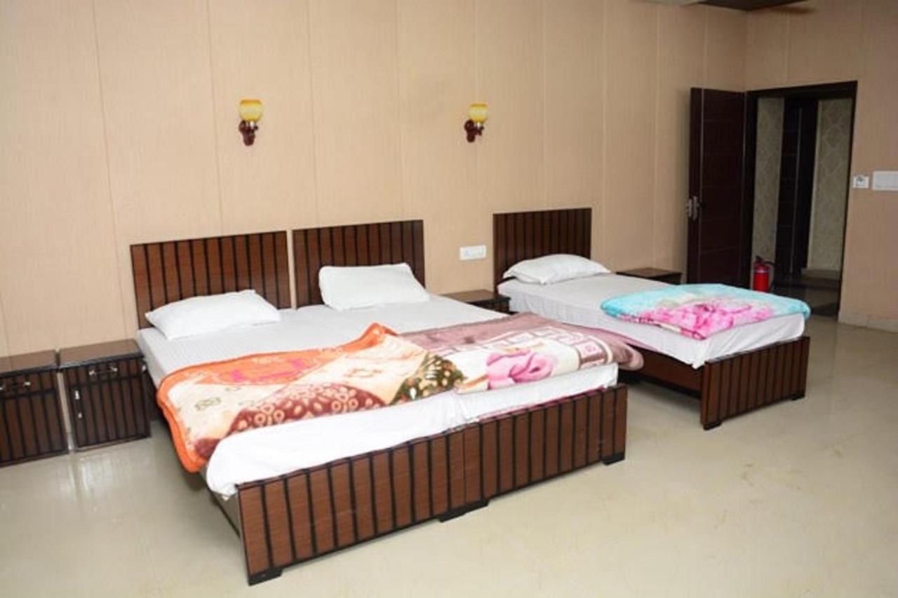 Krazy Hotel Haldwāni エクステリア 写真